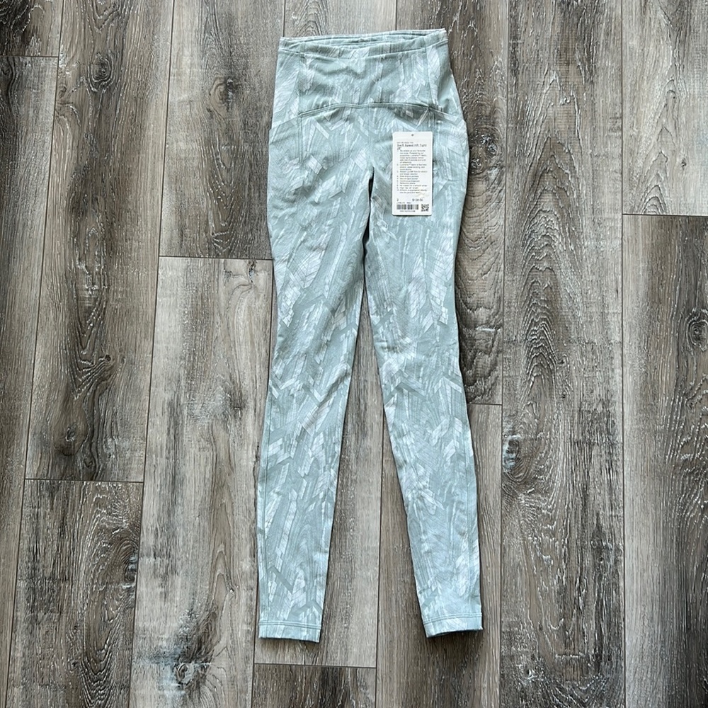 BNWT Lululemon Swift Speed HR Tight 28”, size 2